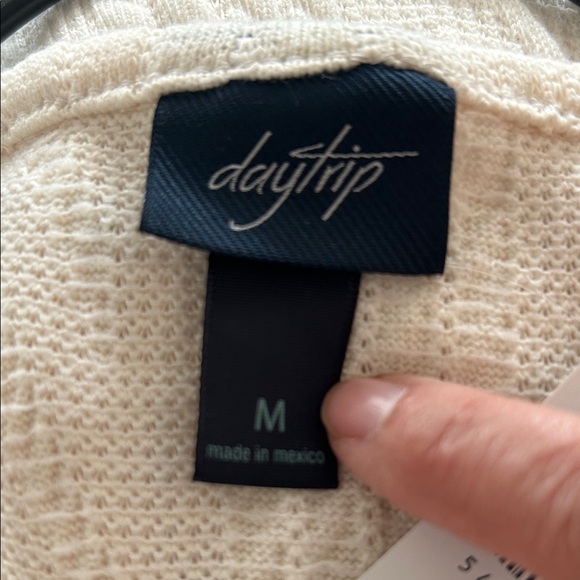 Buckle daytrip top - Picture 2 of 3